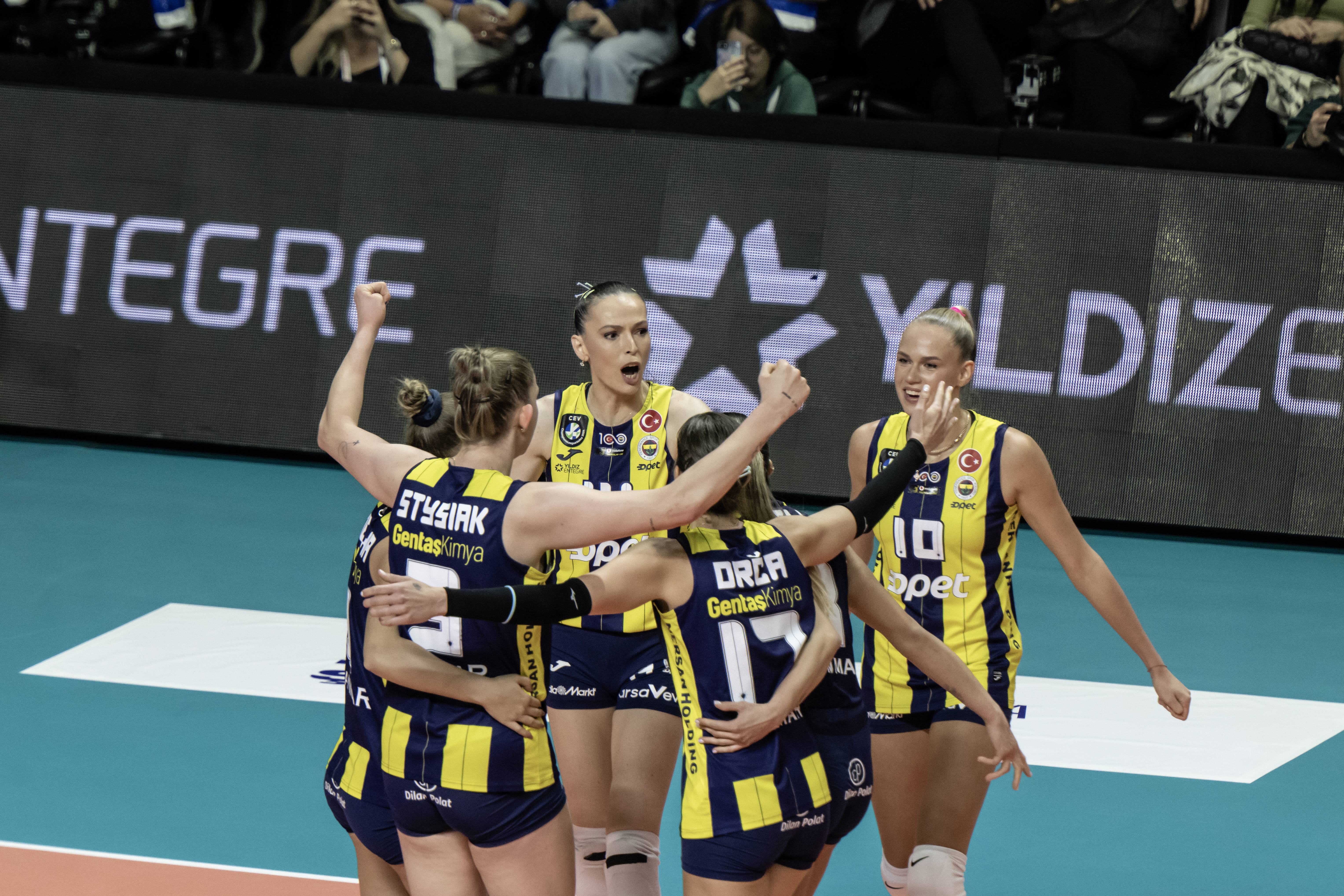 AA-20231011-32375837-32375835-FENERBAHCE_OPET_VAKIFBANK (1)