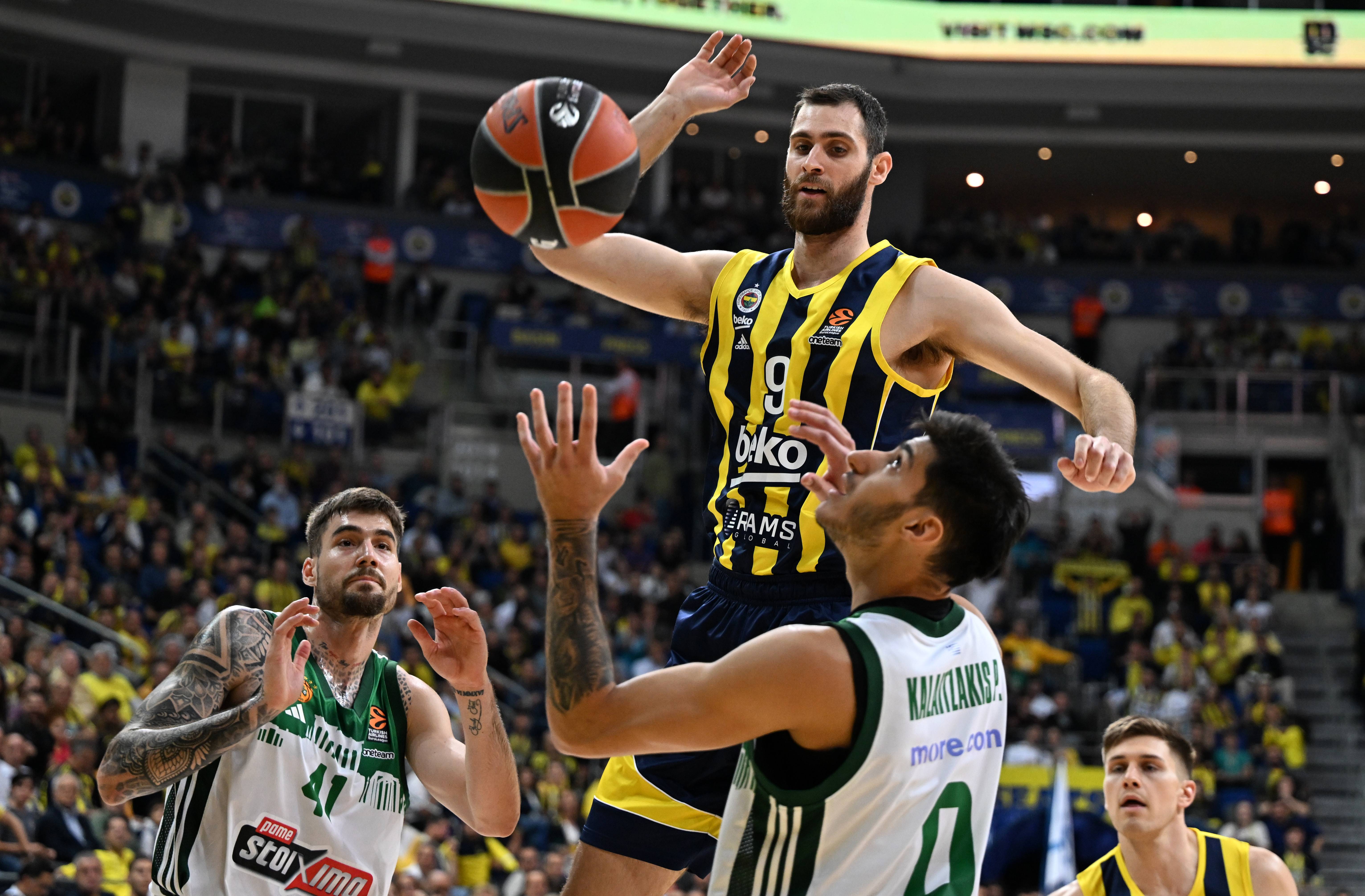 AA-20231017-32433450-32433445-FENERBAHCE_BEKO_PANATHINAIKOS (1)