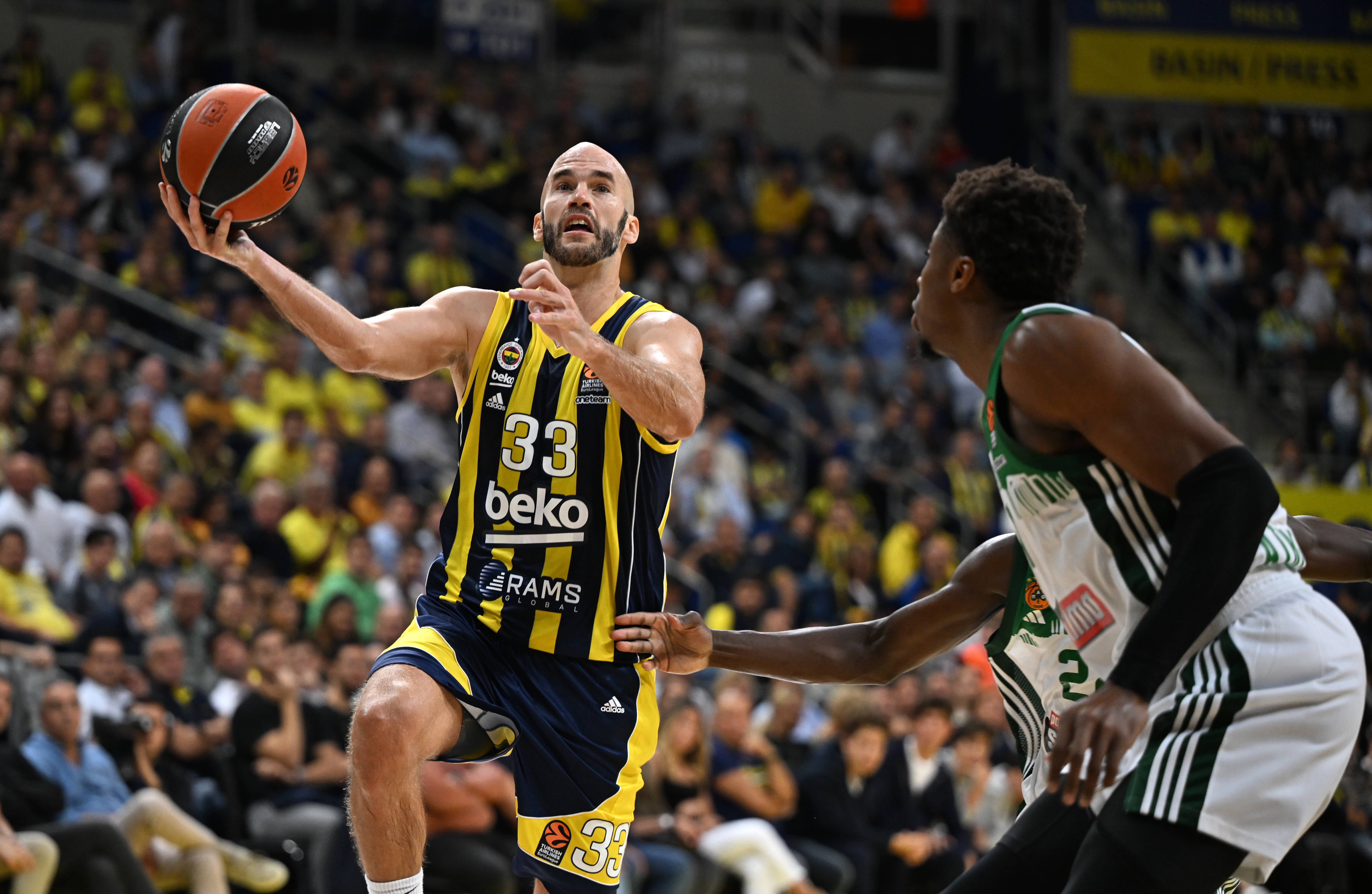 AA-20231017-32433450-32433448-FENERBAHCE_BEKO_PANATHINAIKOS (1)