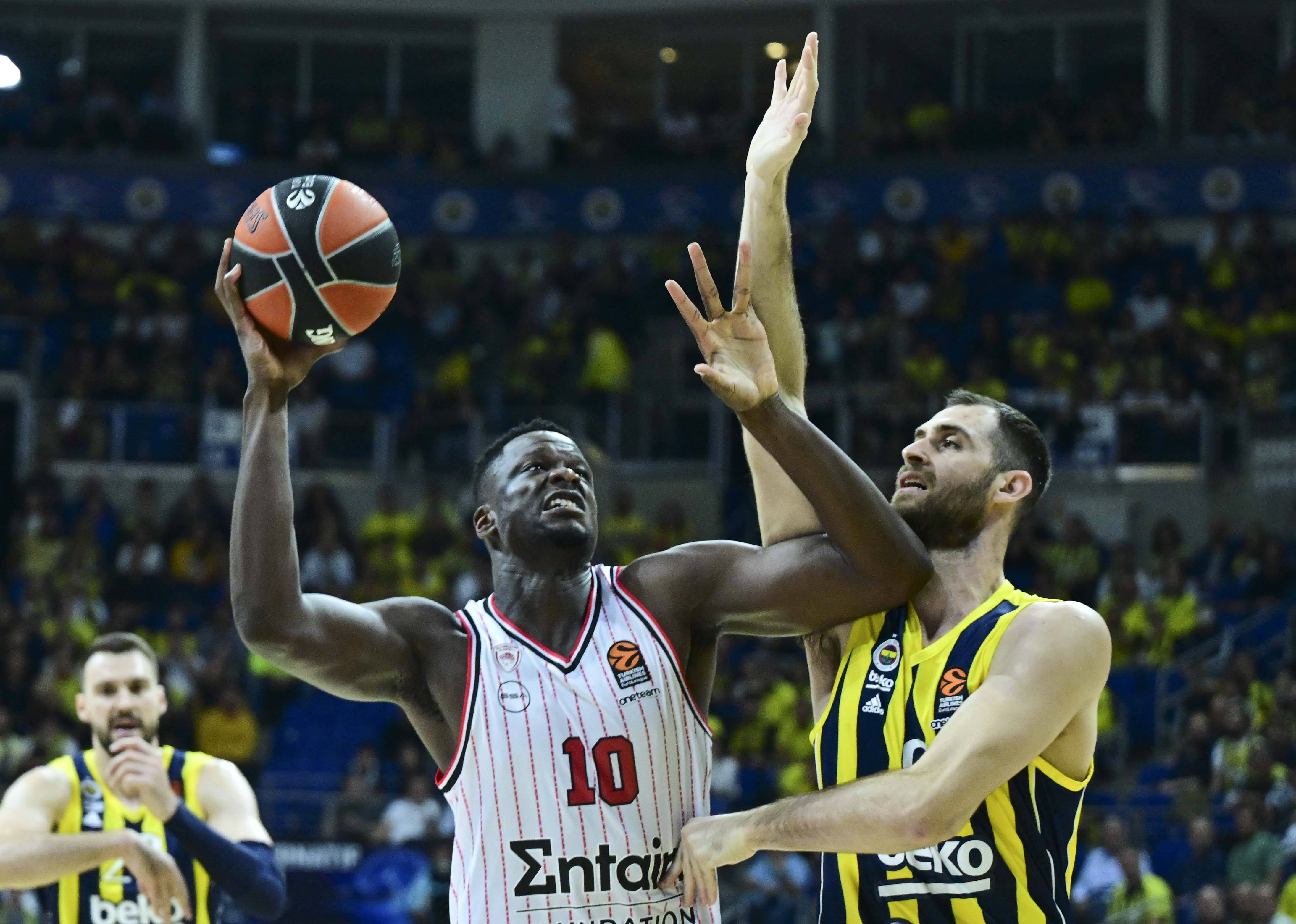 AA-20231102-32619879-32619866-FENERBAHCE_BEKO_OLYMPIAKOS (1)