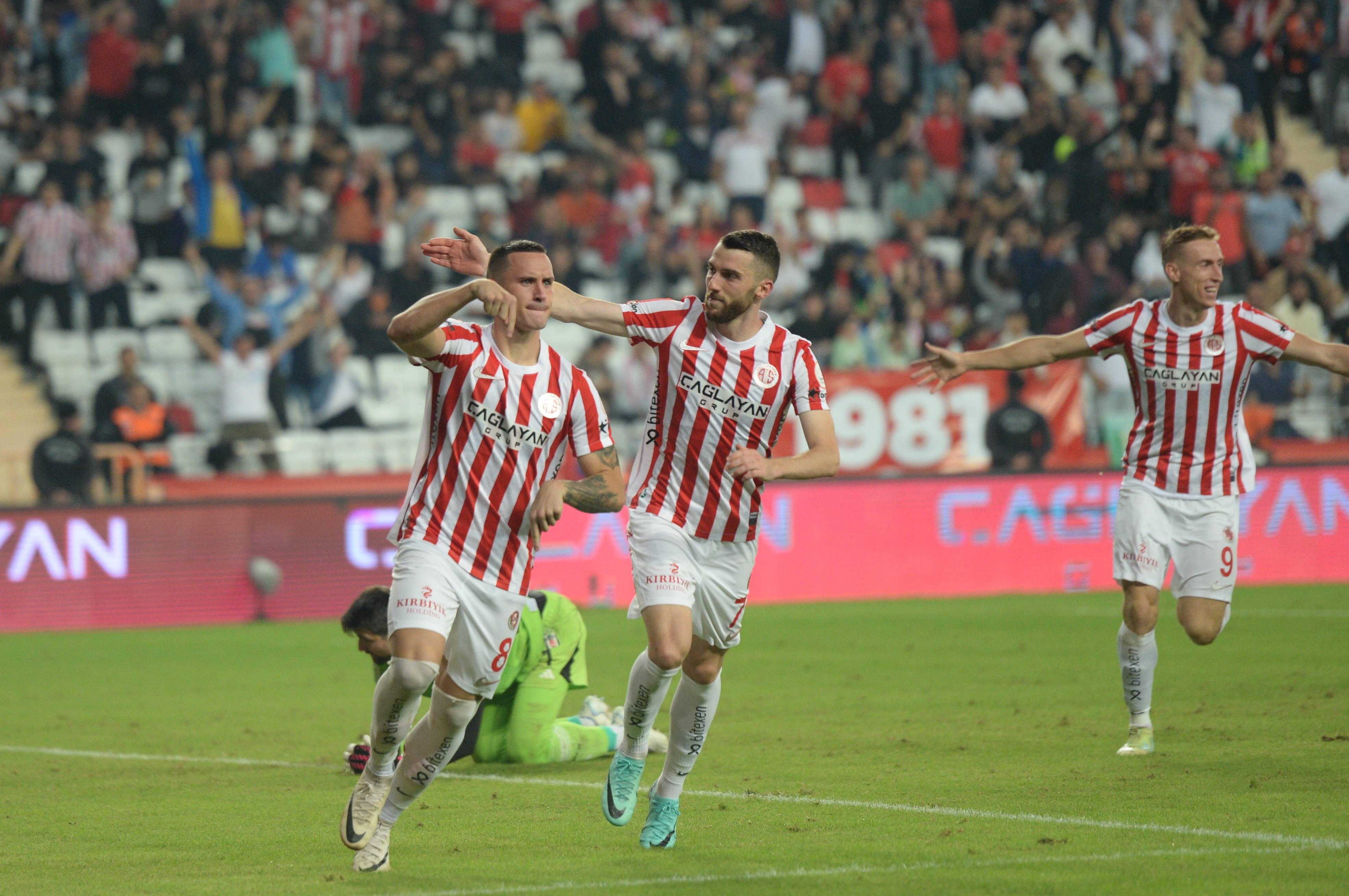 AA-20231105-32679299-32679295-BITEXEN_ANTALYASPOR_BESIKTAS (1)