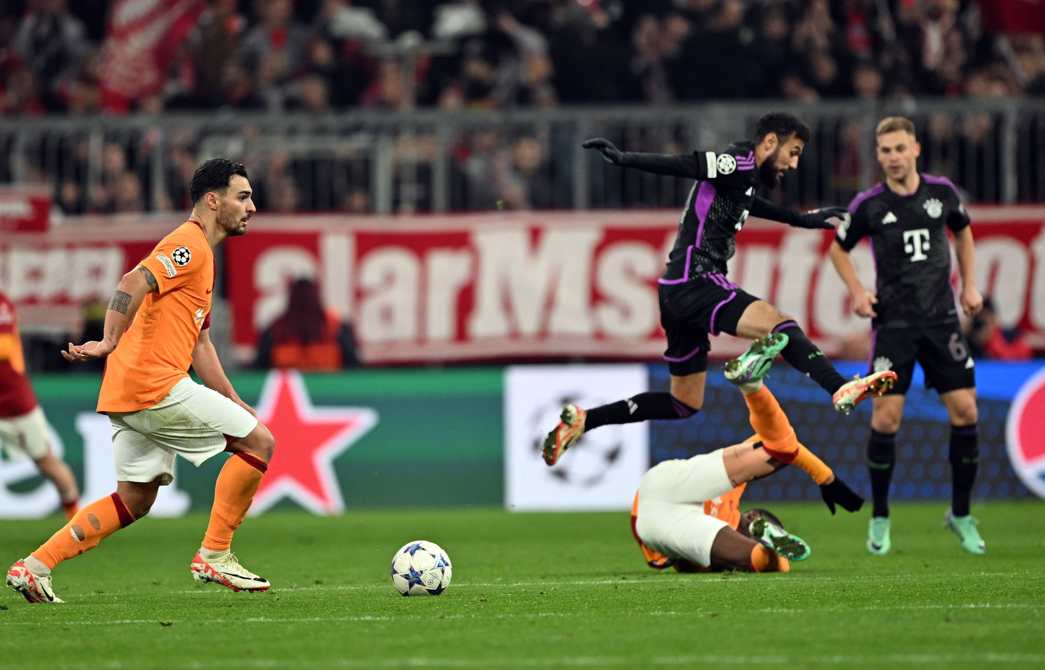 AA-20231108-32749690-32749688-BAYERN_MUNIH_GALATASARAY (1)