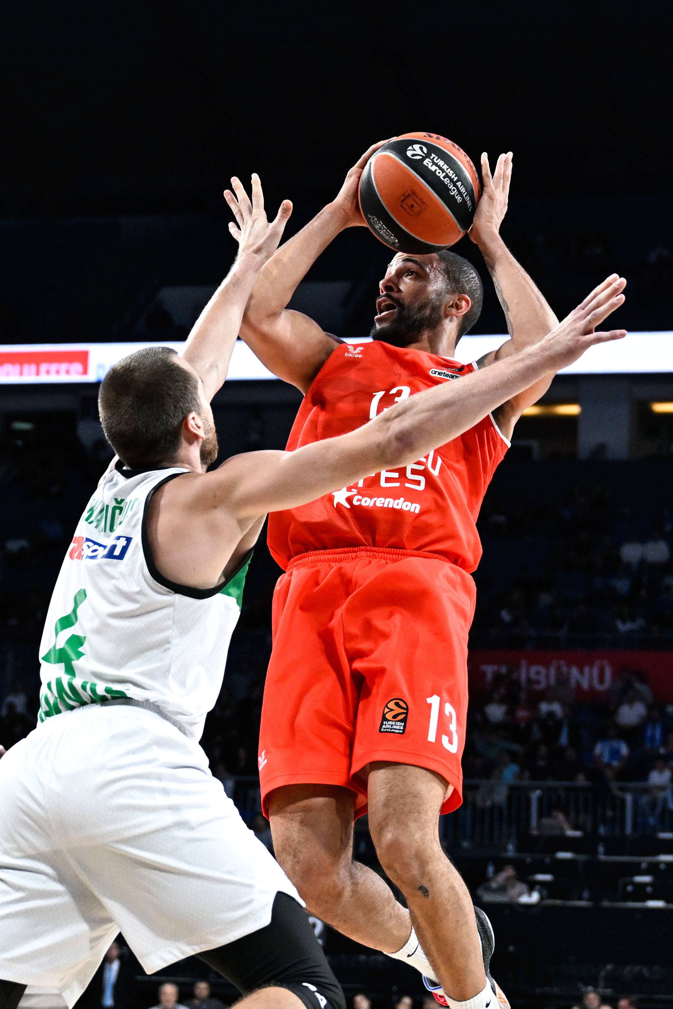 AA-20231109-32770875-32770866-ANADOLU_EFES_ZALGIRIS_KAUNAS (1)