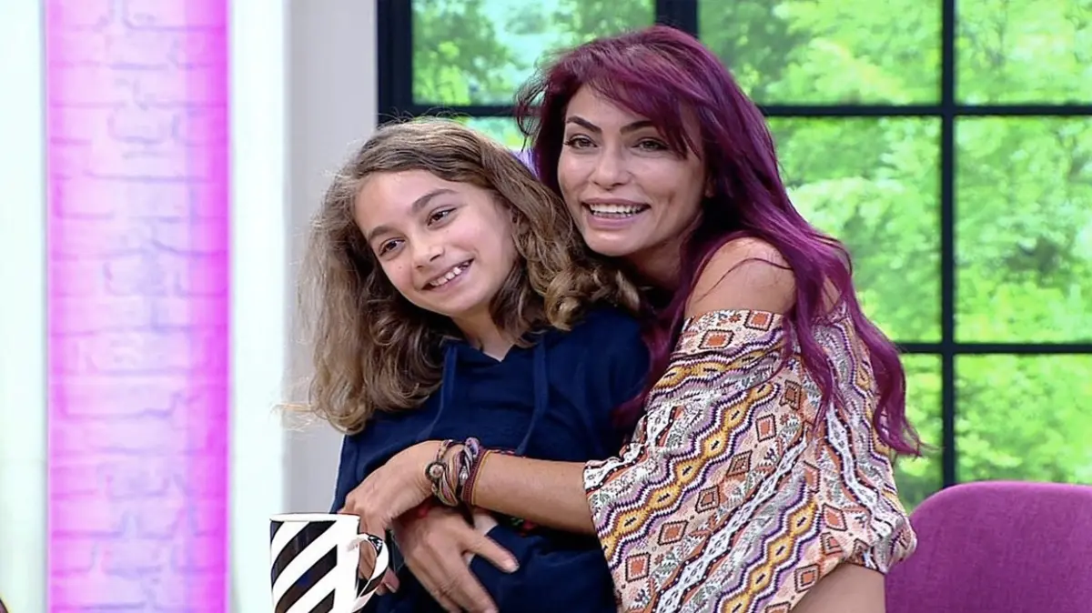T25 Leyla Bilginel Kimdir Kac 461